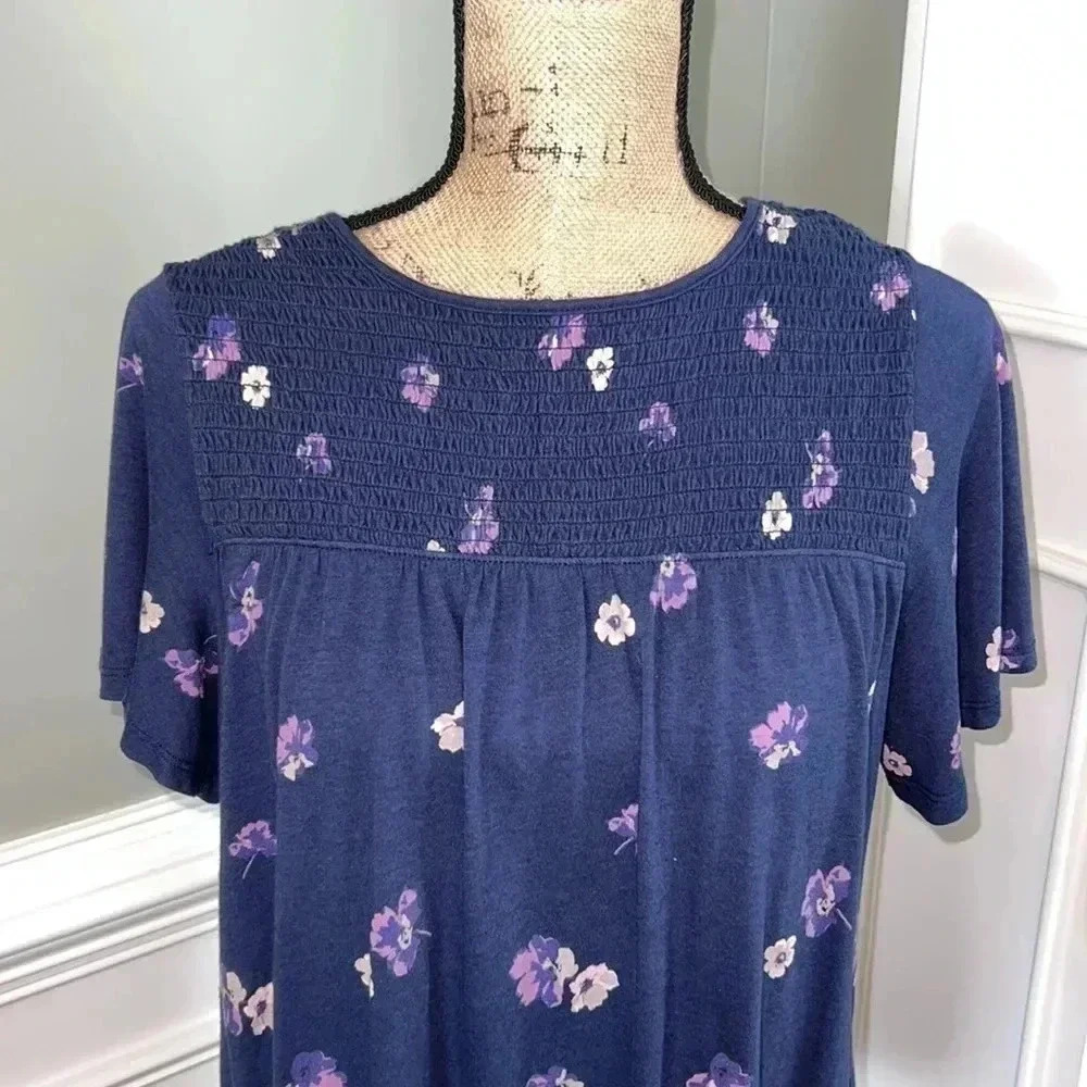 Old Navy Blue Floral Smocked Babydoll Top | Size SP PTP 21” - Picture 4 of 11